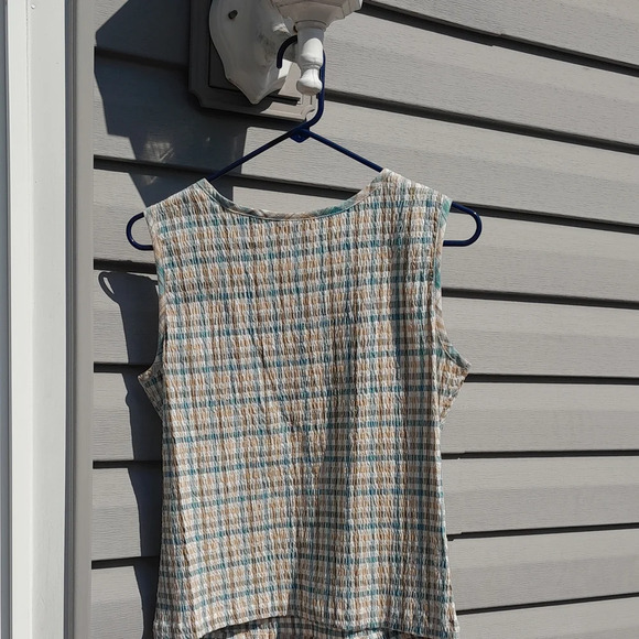 Lemon Grass Studio Cream and Blue Buttoned Fitted Sleeveless Tank Top - Picture 3 of 3